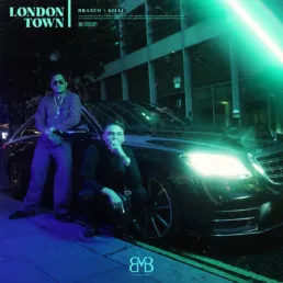 Albumcover design til Branco x Gilli – London Town med natlig bystemning og neonlys, skabt af Comugraph.