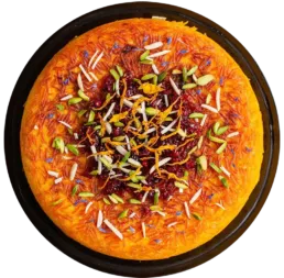 Tahdig fra KUKU Iranian Kitchen &ndash; spr&oslash;d iransk risret med safran, pistacien&oslash;dder og b&aelig;r.