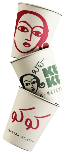 Papkopper med KUKU Iranian Kitchen logo og grafiske illustrationer i r&oslash;d og gr&oslash;n.