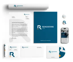 Brandingmaterialer for Rengoering.com designet af Comugraph. Viser logo, brevpapir, visitkort, mappe, kuglepen og mobilwebsite i et moderne og professionelt layout.