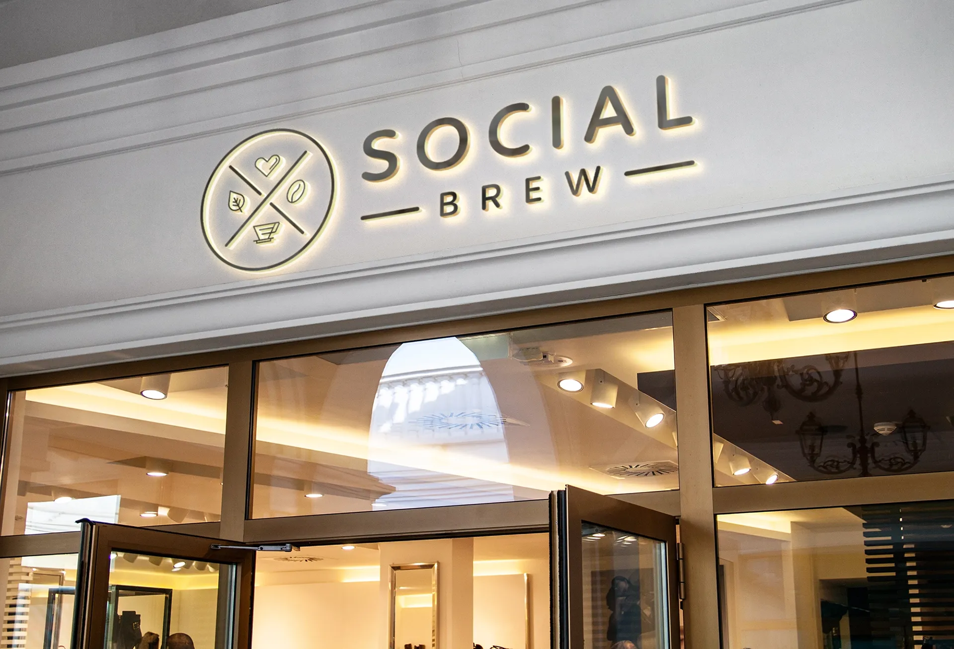 Social Brew café facade med oplyst logo over indgangen, designet i moderne og minimalistisk stil.
